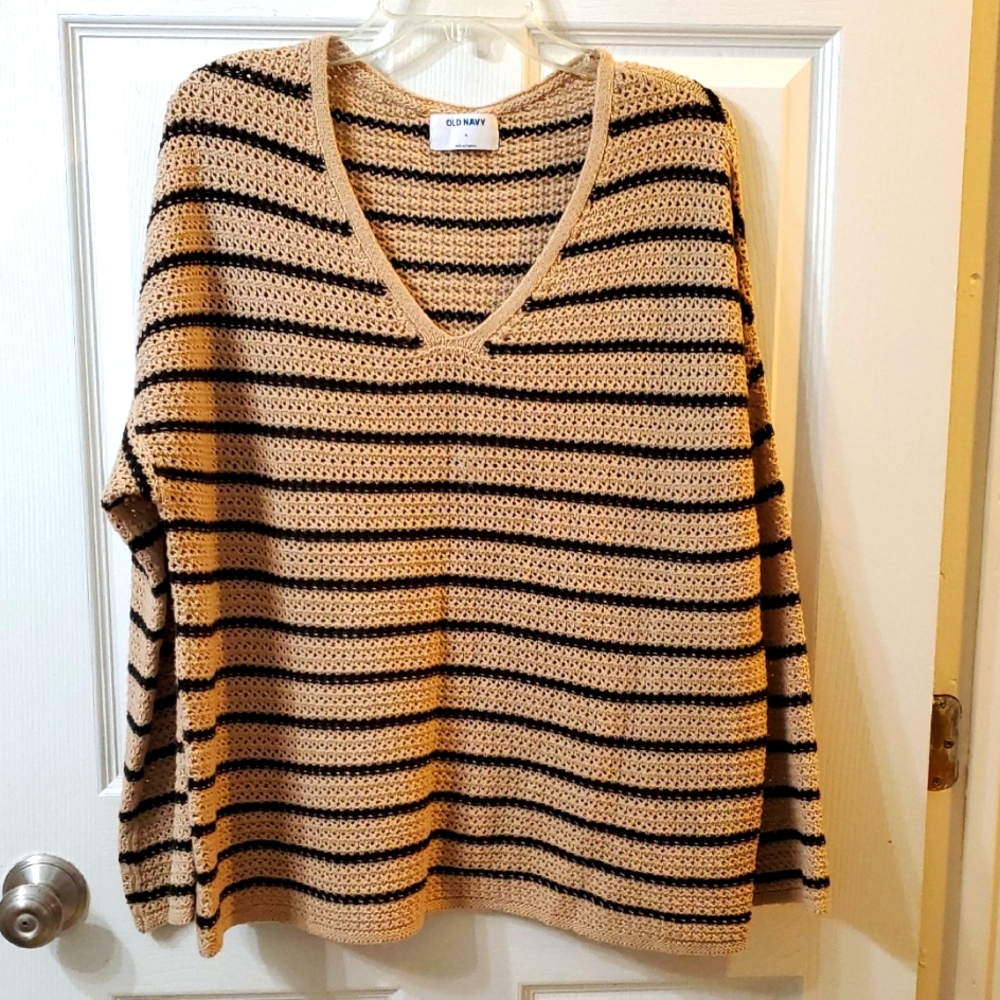👕Old Navy Striped V-Neck Sweater